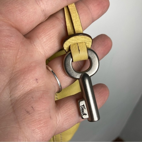 Fossil vintage‎ yellow leather crossbody bag - Picture 3 of 9